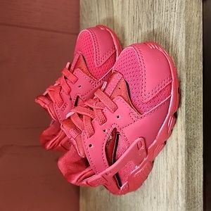 Nike Huarache Run Sneaker Size 5